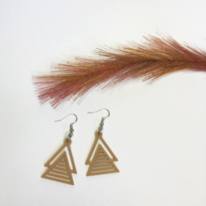 houten oorbellen wooden earrings wood filament 3D-print 3D-geprint geometrisch driehoek